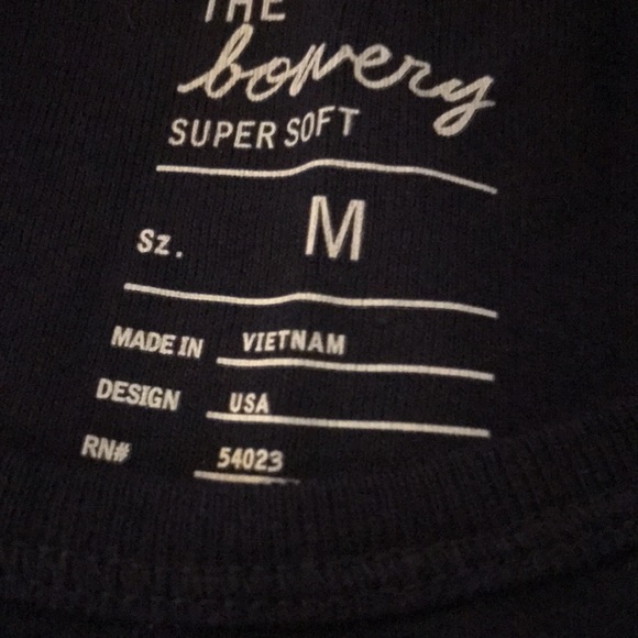 NWT. Gap women’s long Sleeve tee. Medium. Navy blue - Picture 2 of 4